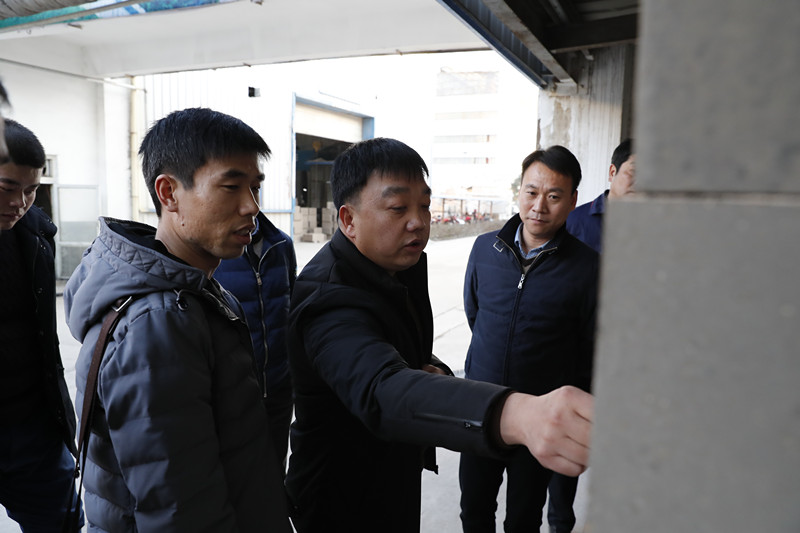 山西晉中鋁業(yè)客戶蒞臨鄭州科威耐材參觀