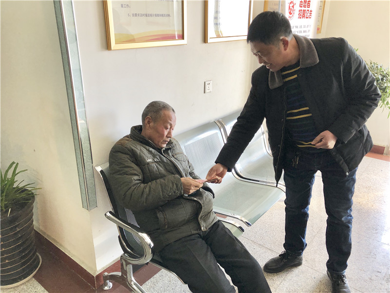 鄭州科威耐材春節(jié)前慰問(wèn)困難群眾